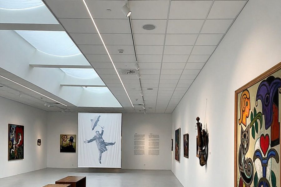 Art gallery — track spots framing artworks (project reference)